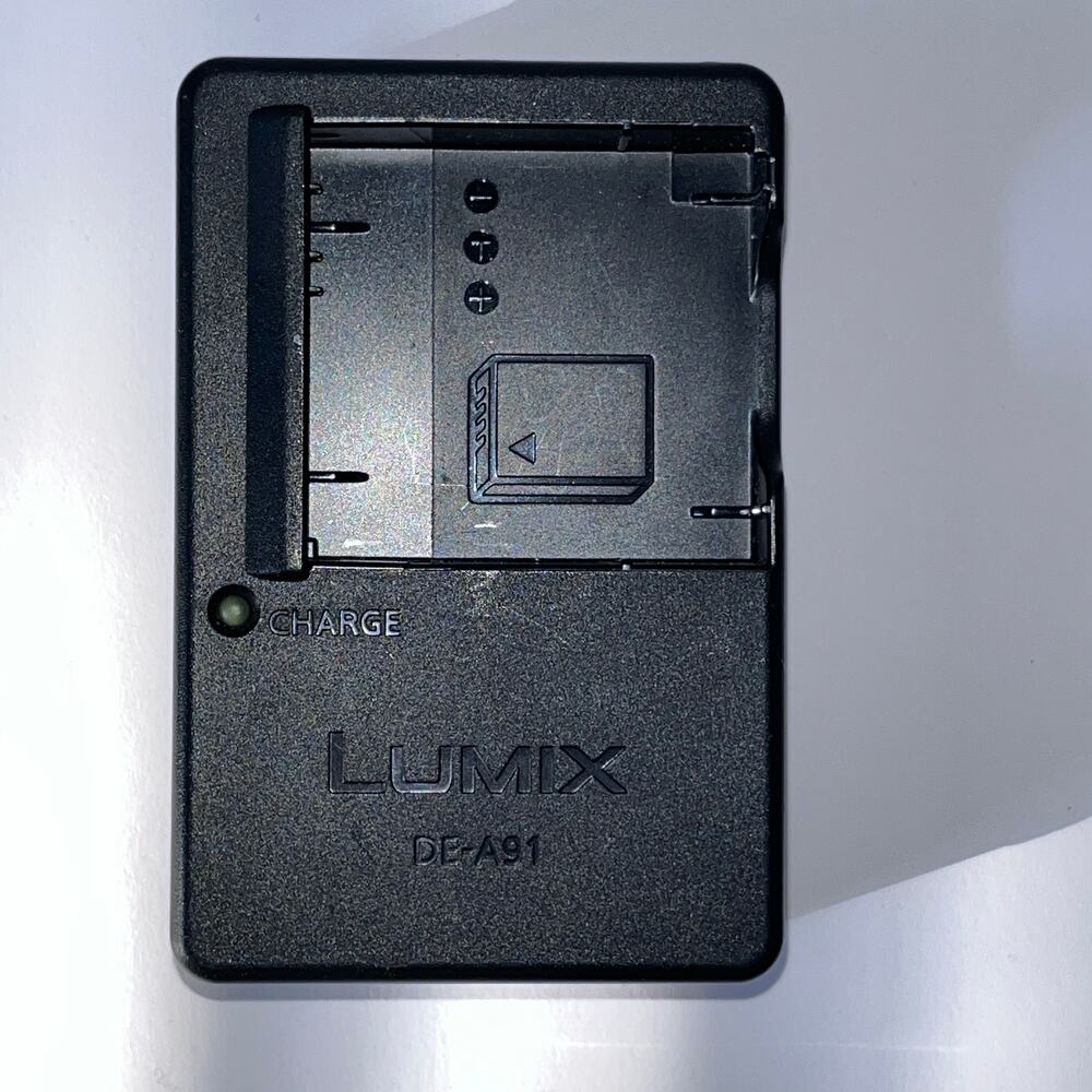 GENUINE ORIGINAL PANASONIC LUMIX CHARGER DE-A91 DE-A92 / DE-A92A